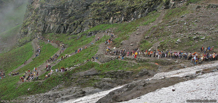 reaching hemkund sahib